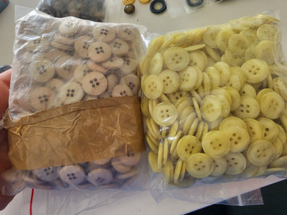 Gros lot boutons fond d'atelier triés 5 kilos propre 75 modeles listinG en photo