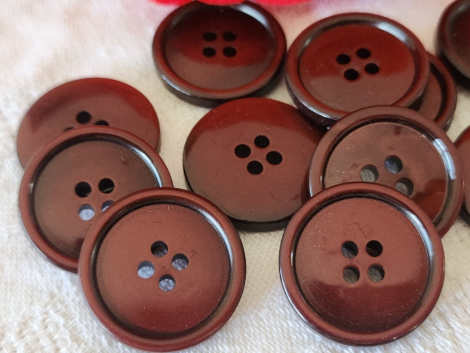 Lot 10  boutons vintage lie de vin mat trou 2,2 cm ref 3858