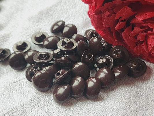 Lot  17 petits boutons vintage marron à pied 1,1 cm ref 225