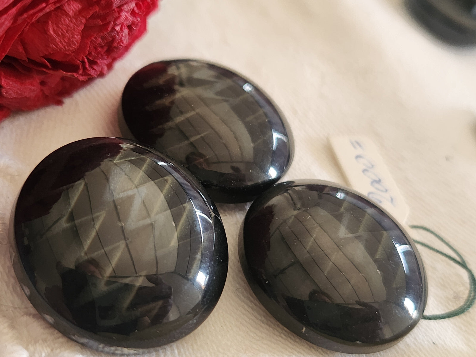 Trio boutons vintage gris inclusion bombé 2,5 cm pied ref 259