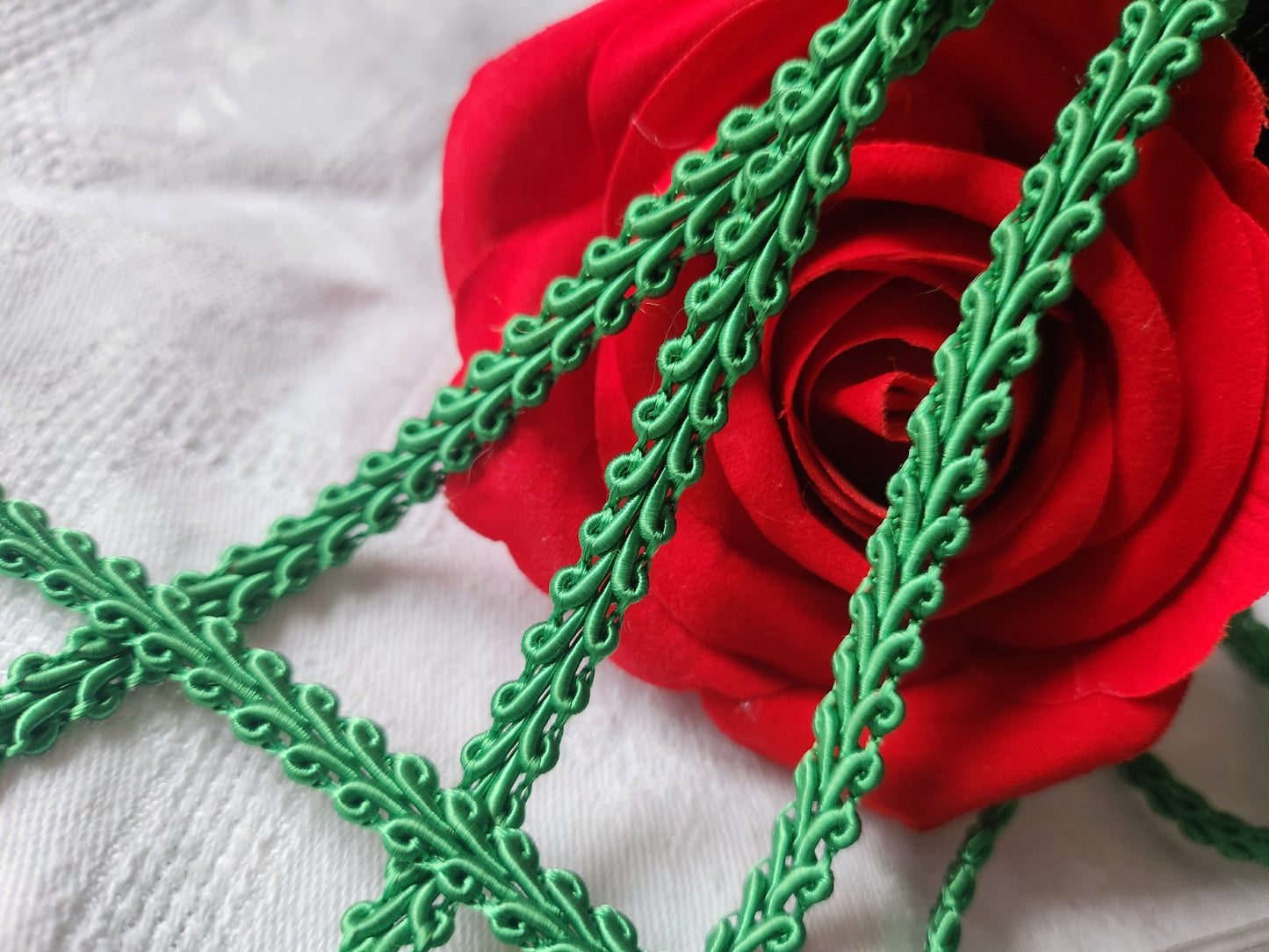 Galon vintage vert satiné lumineux 3 métres sur 0,7 cm A2