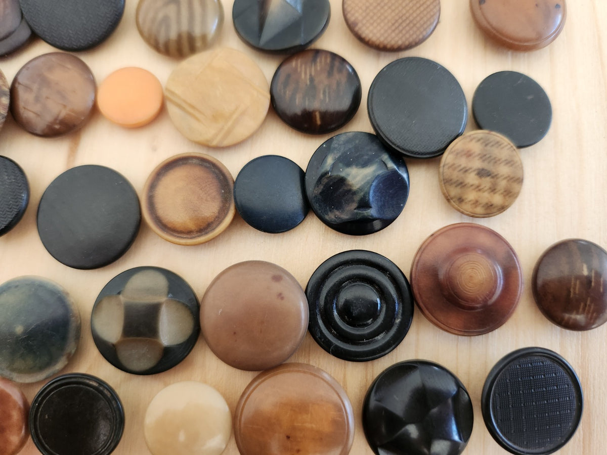 Lot 100 boutons anciens en corozo à pied 1 cm à 2 cm N°2 T10