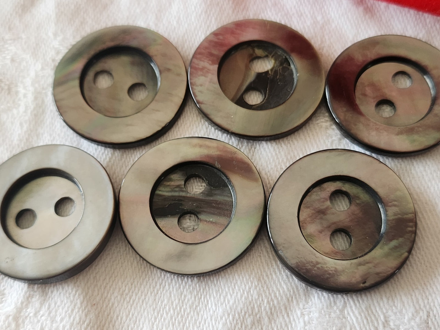 Lot 6 gros boutons anciens en nacre gris large passant 2,5 cm ref 3964
