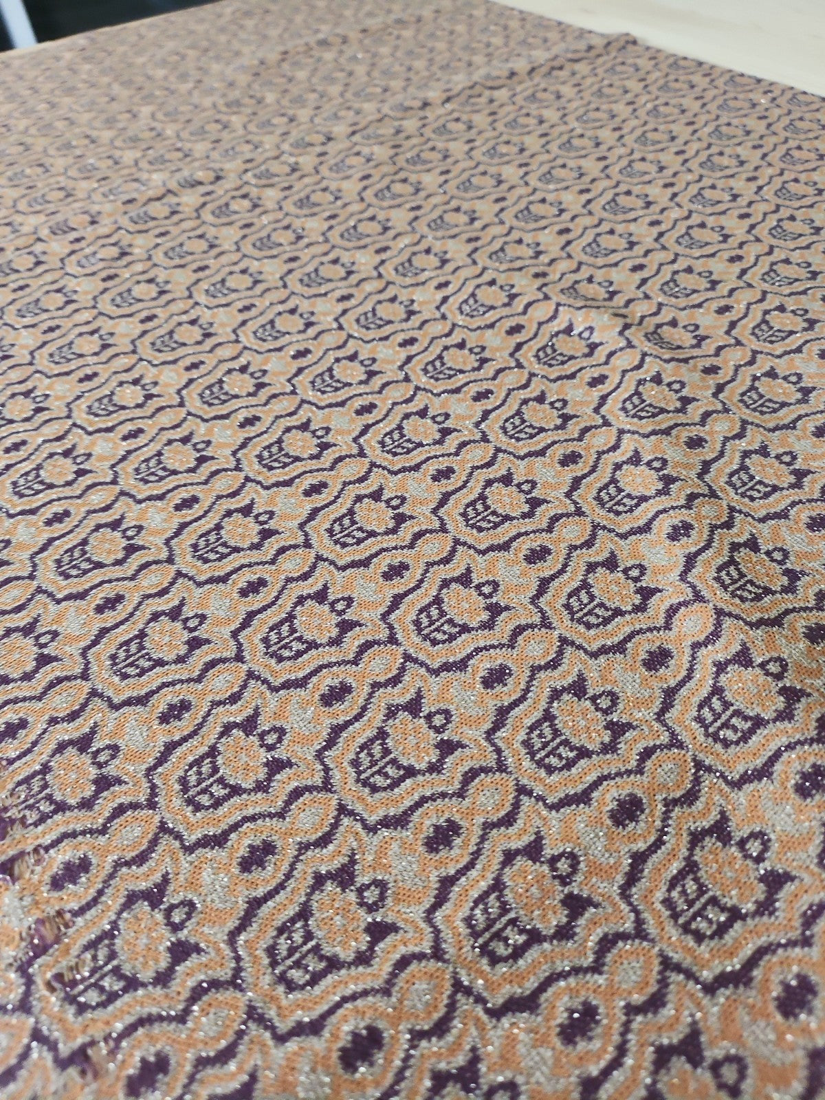 Ancien coupon de tissu vintage violet moutarde paillette 152 cm sur 53 cm B5