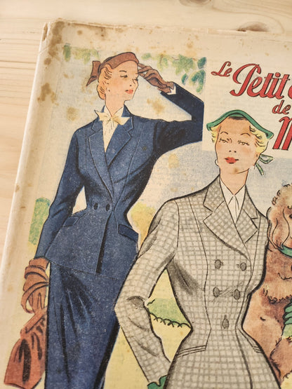 Le petit echo de la mode 1952 n°8 motif au crochet sur lainage  couvre théière