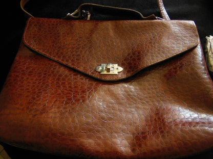 Superbe sac à main ancien marron effet reptile  très bel état grand besace