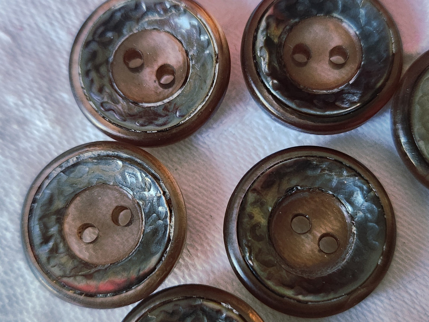 Lot 6 boutons anciens ornement en nacre ciselé 1,8 cm ref 3921