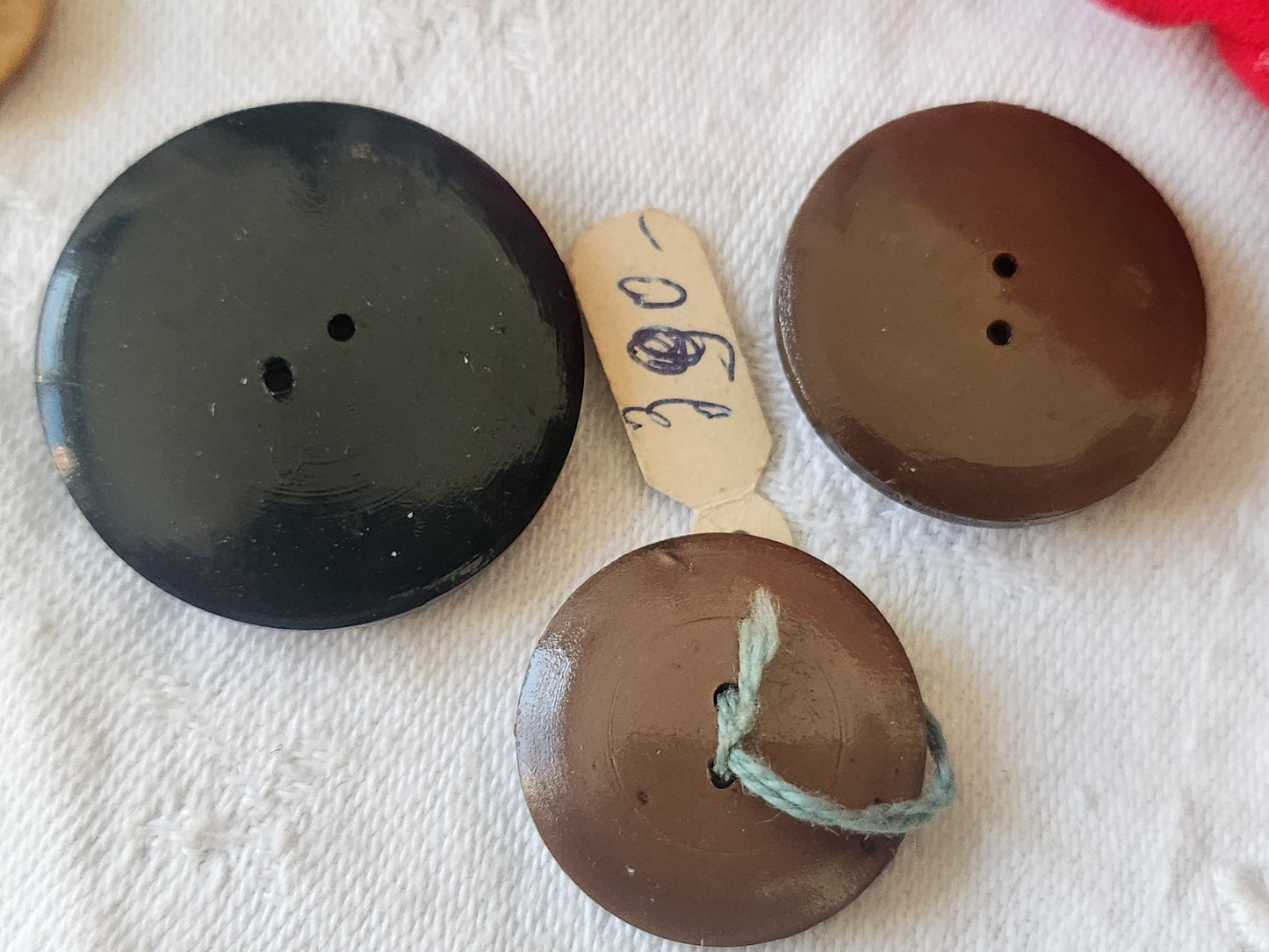 Collection lot 3 boutons vintage résine avec perle 2,1 à 2,8 cm D13N