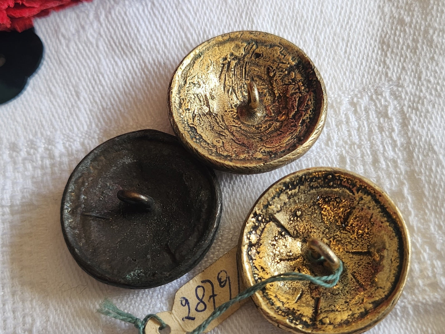 Trio boutons vintage en métal blason gros 2,5 cm neuf ref 1604