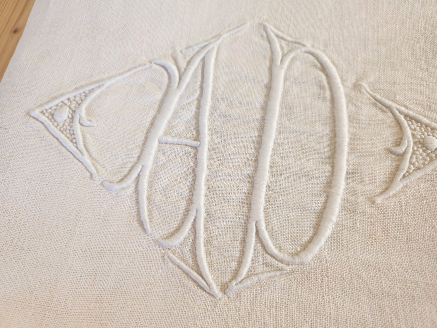 Ancien drap  monogramme AD épais en deux lés  185 cm sur 280 cm B7