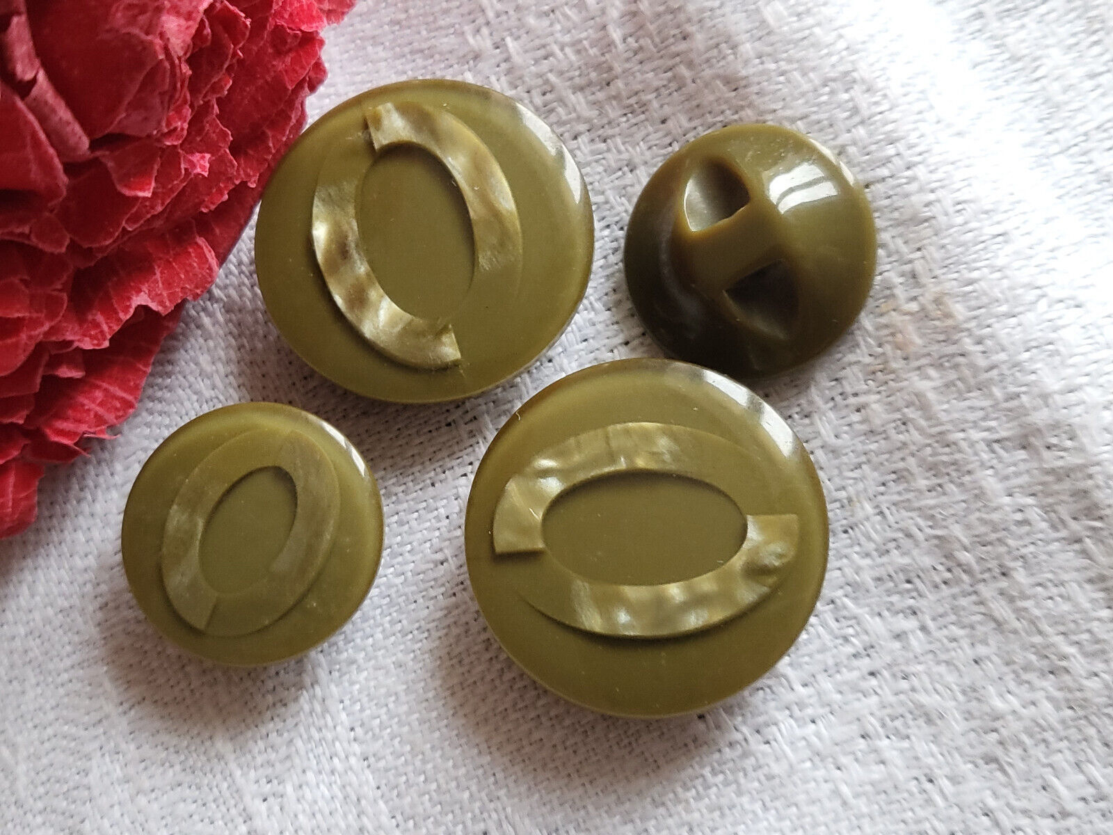 Lot 4 boutons vintage vert avec inclusion à pied kaki  1,5 et 2 cm G17M