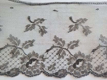 Dentelle large ancienne marron grand metrage 6 mètres 80 sur  15 cm n°7 B6