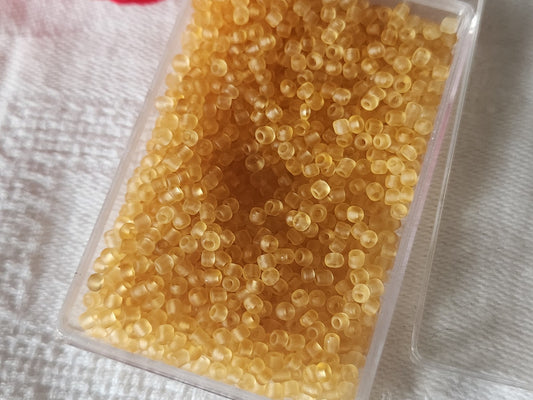 Lot environ 19 grammes de perles de rocaille Couleur???? mat n°10