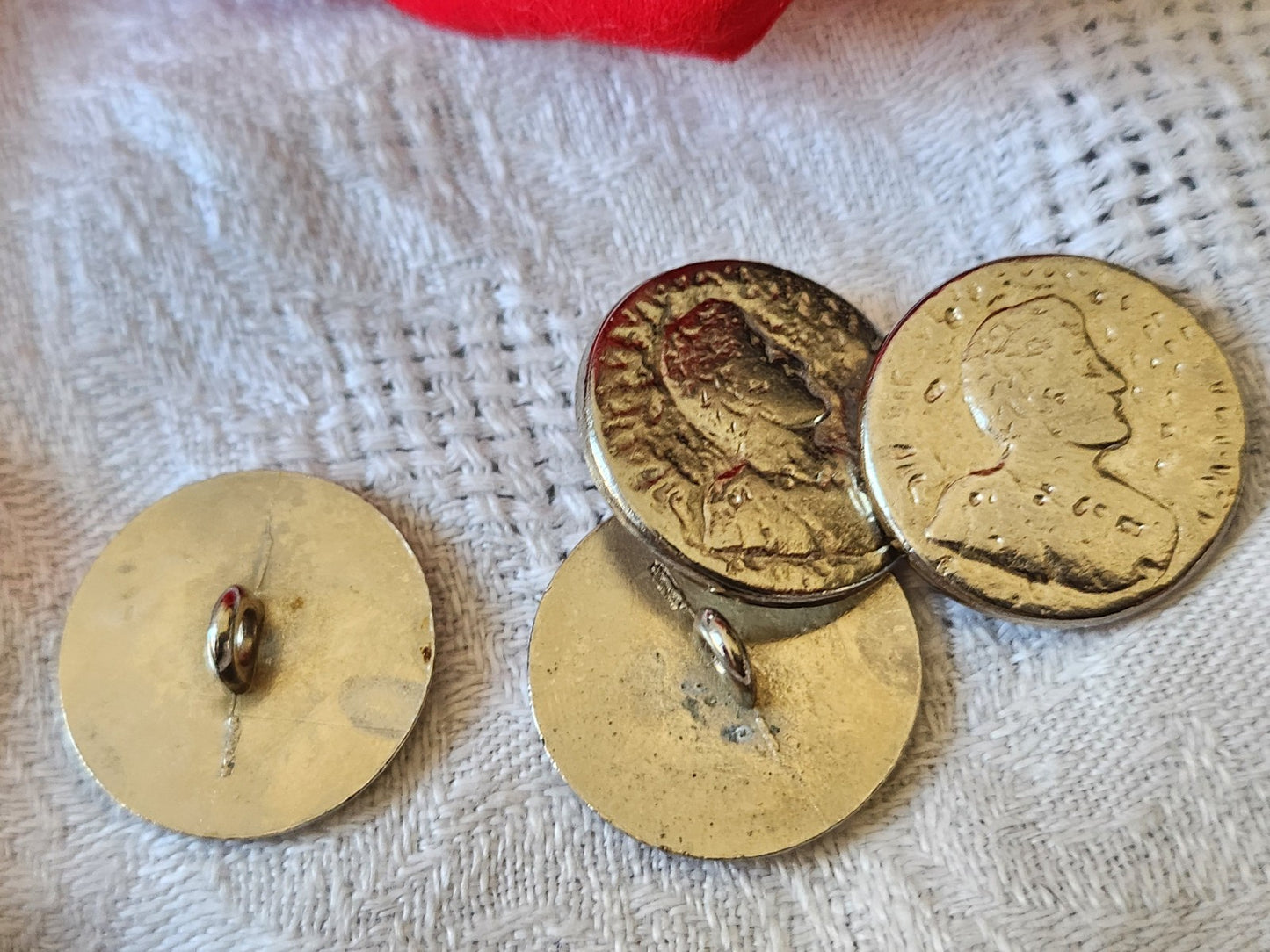 Lot 4 boutons vintage en metal argenté portrait 2,2 cm ref 6024