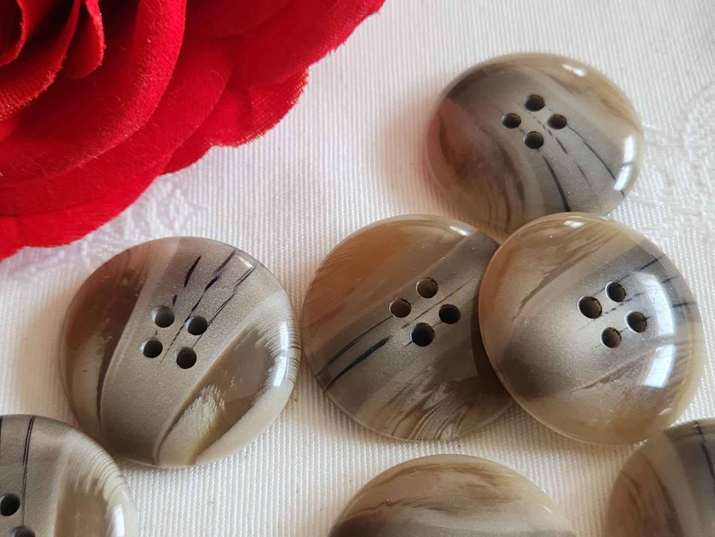 Lot 9 gros boutons vintage marron gris trous 27 mm ou  2,7 cm ref 6382