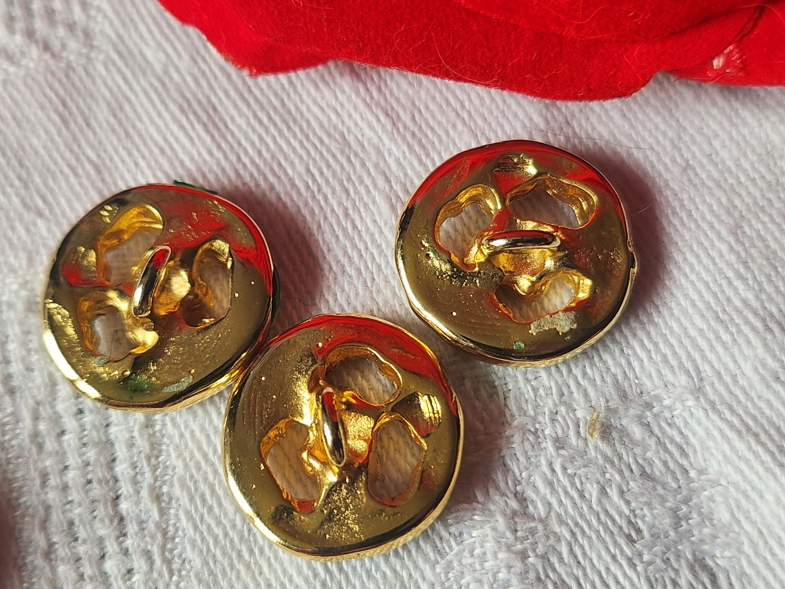 Trio boutons vintage en métal vert doré à pied 1,7 cm G17M