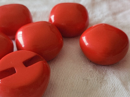 Lot 6 volumineux boutons rouge à pied 2,4 cm lourd superbe ref 5983 **