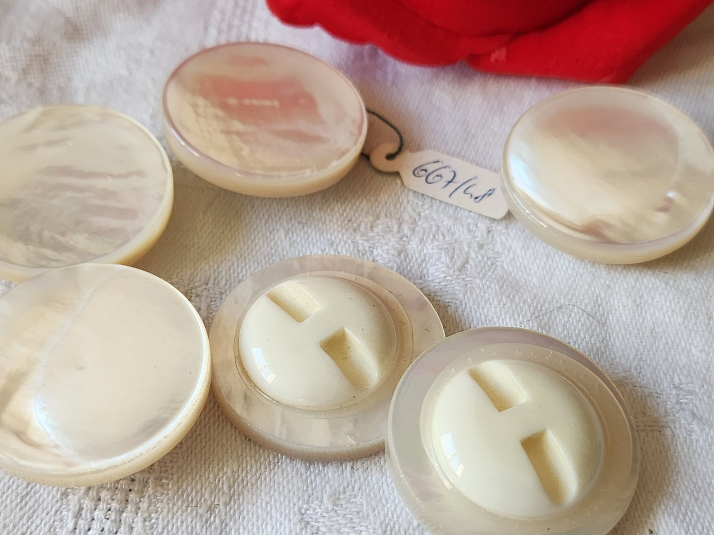 Lot 6 gros bouton ancien en nacre épais joli blanc laiteux  à pied 3 cm ref 5052