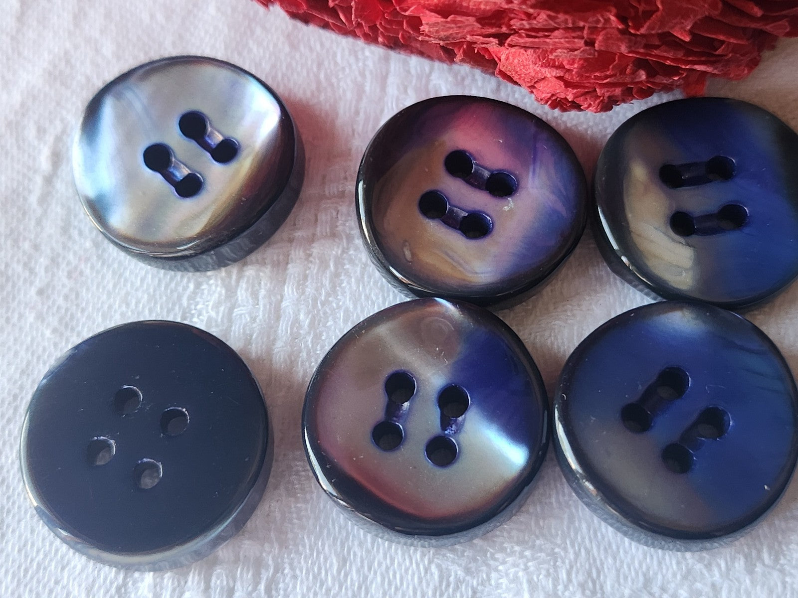 Lot  6 boutons anciens en nacre bleu épais bord 2,2 cm lourd ref  5476