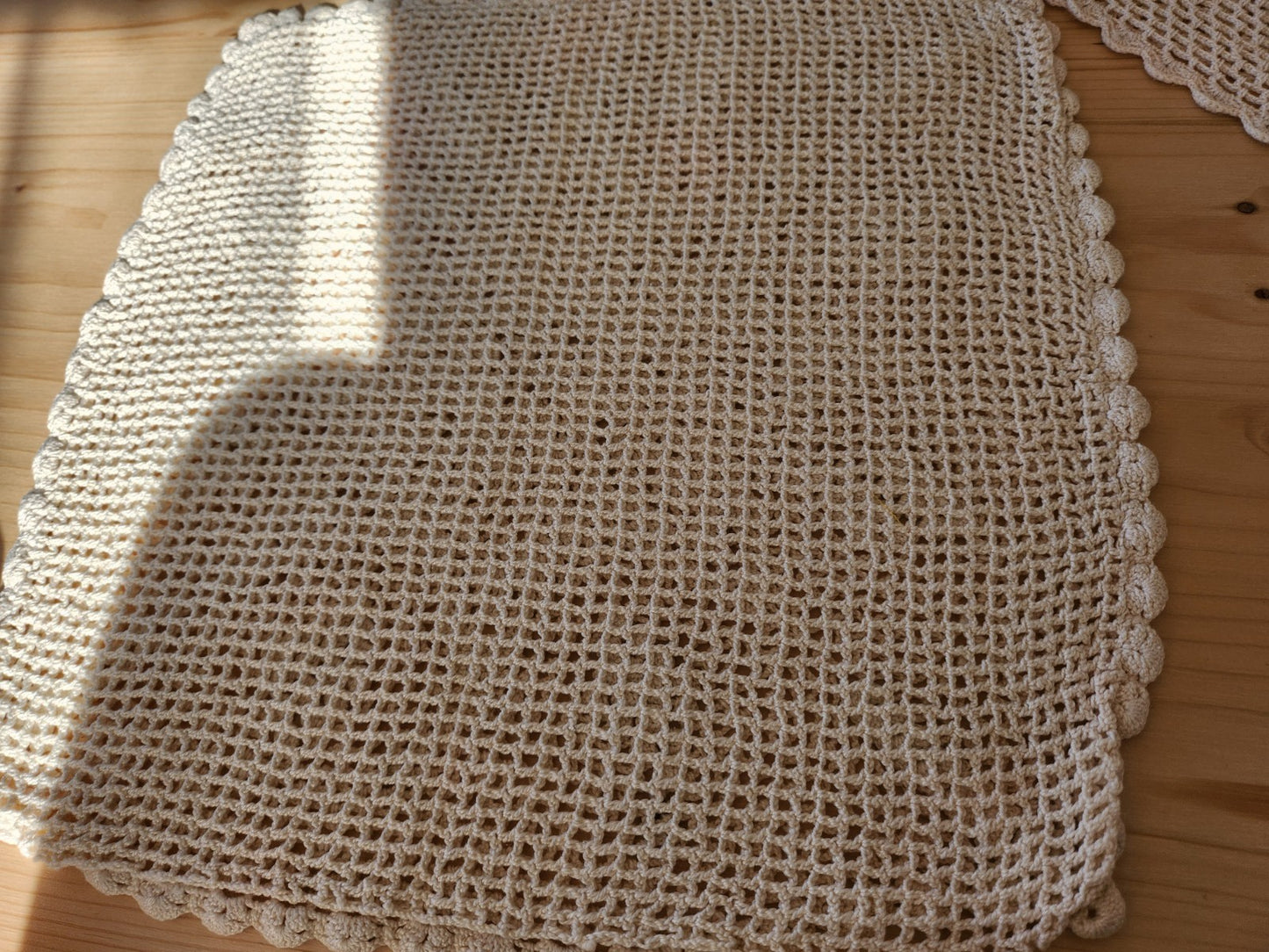 Lot deux anciennes taies d'oreillers main crème crochet superbes B6