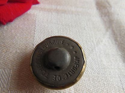 Bouton ancien en métal bombé doré  Tchécoslovaquie  2,5 cm D9I