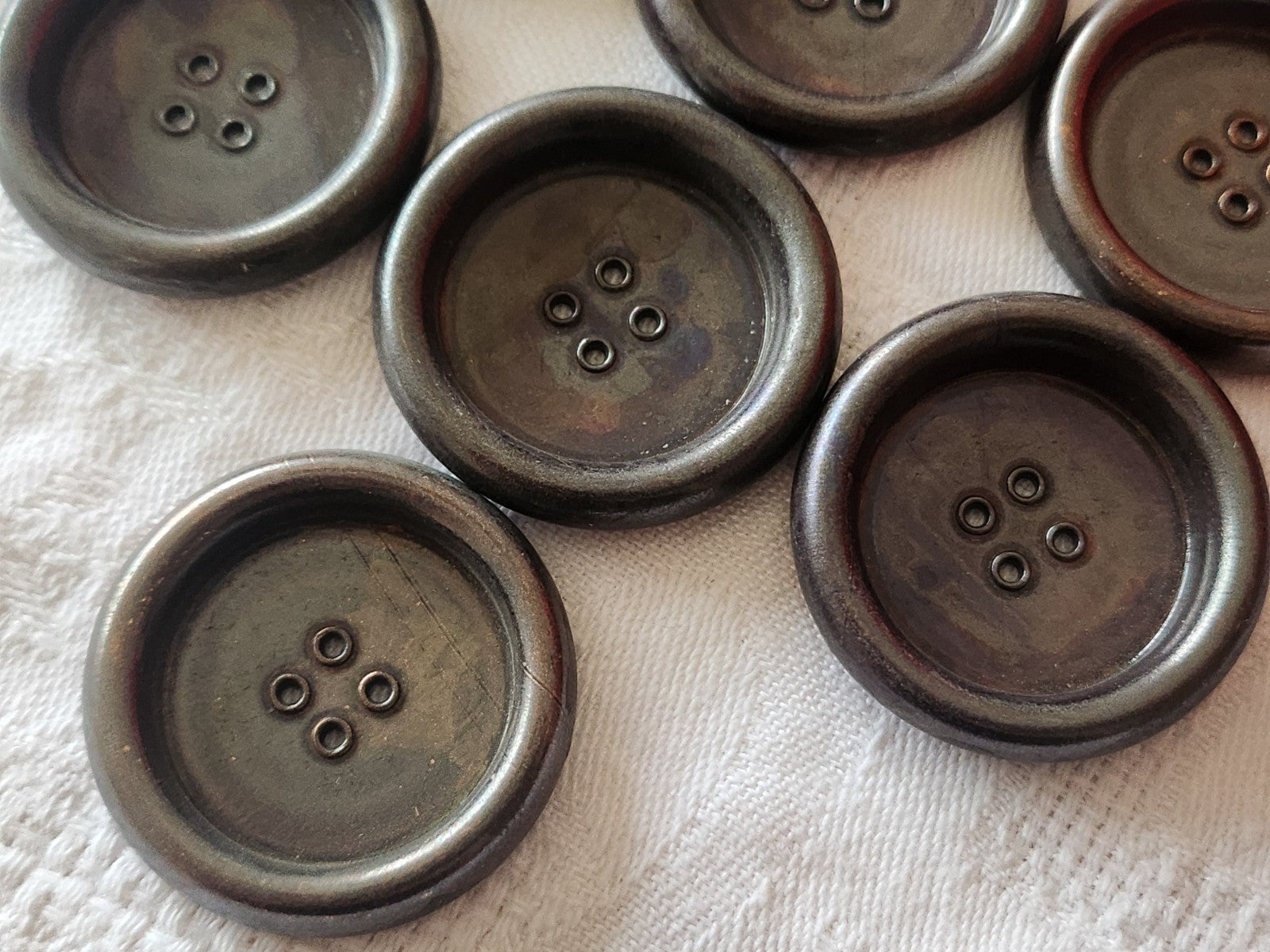 lot 7 gros boutons vintage en métal haut rebord  trous 3,3 cm ref 6414
