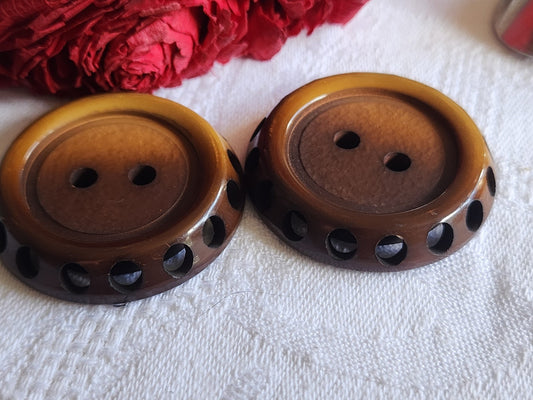 Duo gros boutons vintage marron camel ajouré 4 cmref 1329
