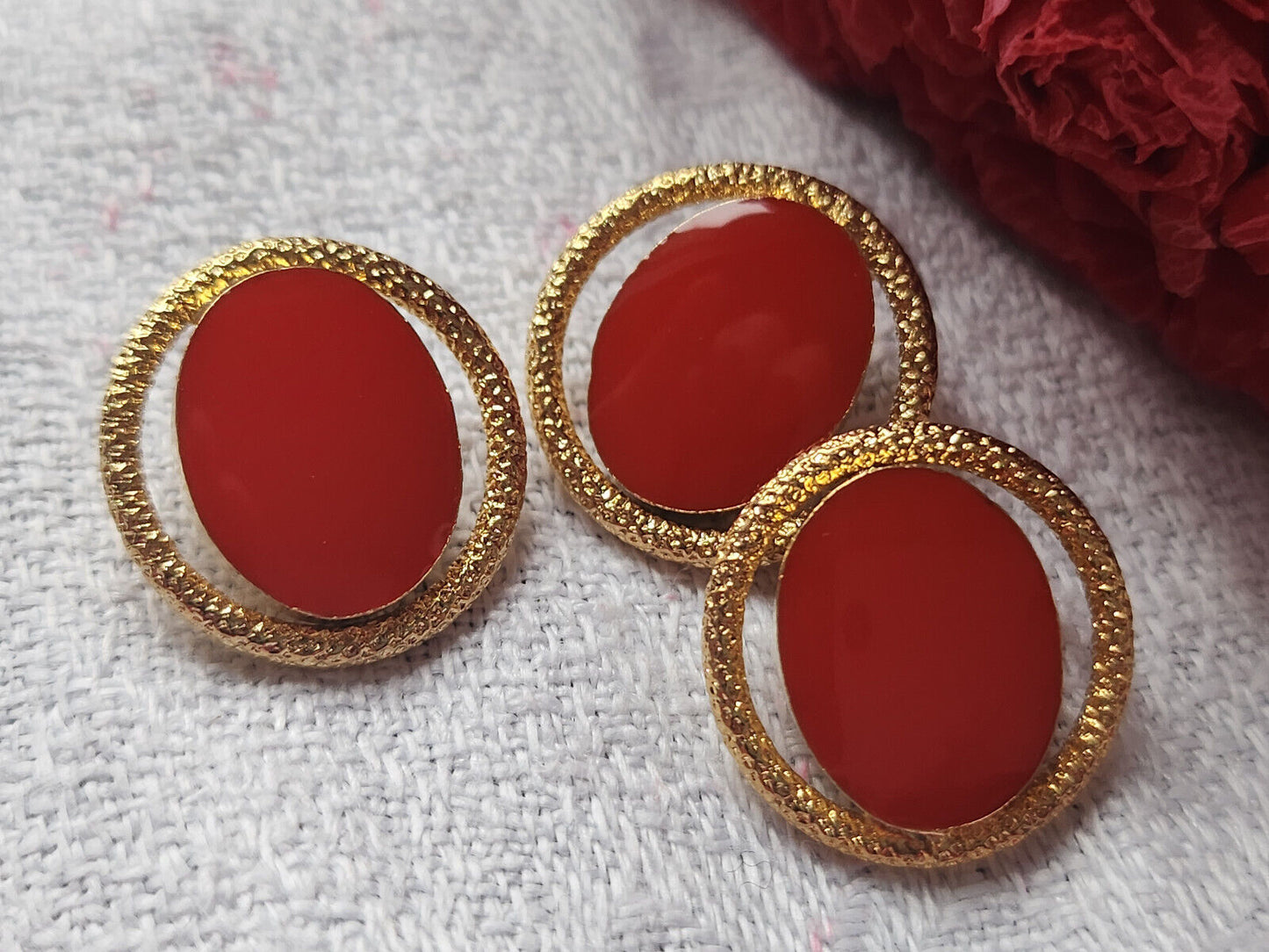 Trio boutons vintage métal coeur rouge ajoué pied 1,5 cm  doré G18F