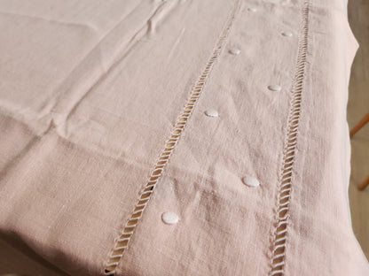Retour de drap ancien transformé en nappe monogramme BA rose B8