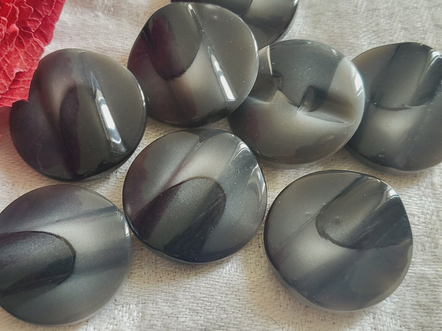 Lot 6 boutons vintage motif relief gris noir travaillé à pied  2,2 cm ref 4579