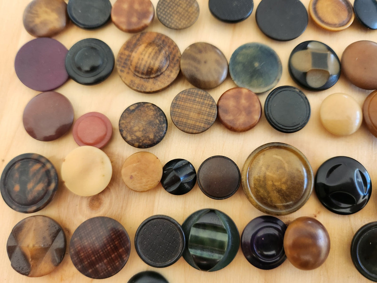 Lot 100 boutons anciens en corozo à pied 1 cm à 2 cm N°2 T10