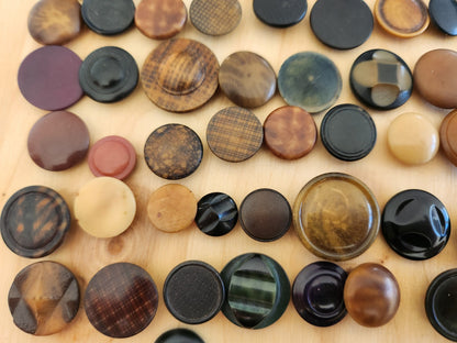 Lot 100 boutons anciens en corozo à pied 1 cm à 2 cm N°2 T10