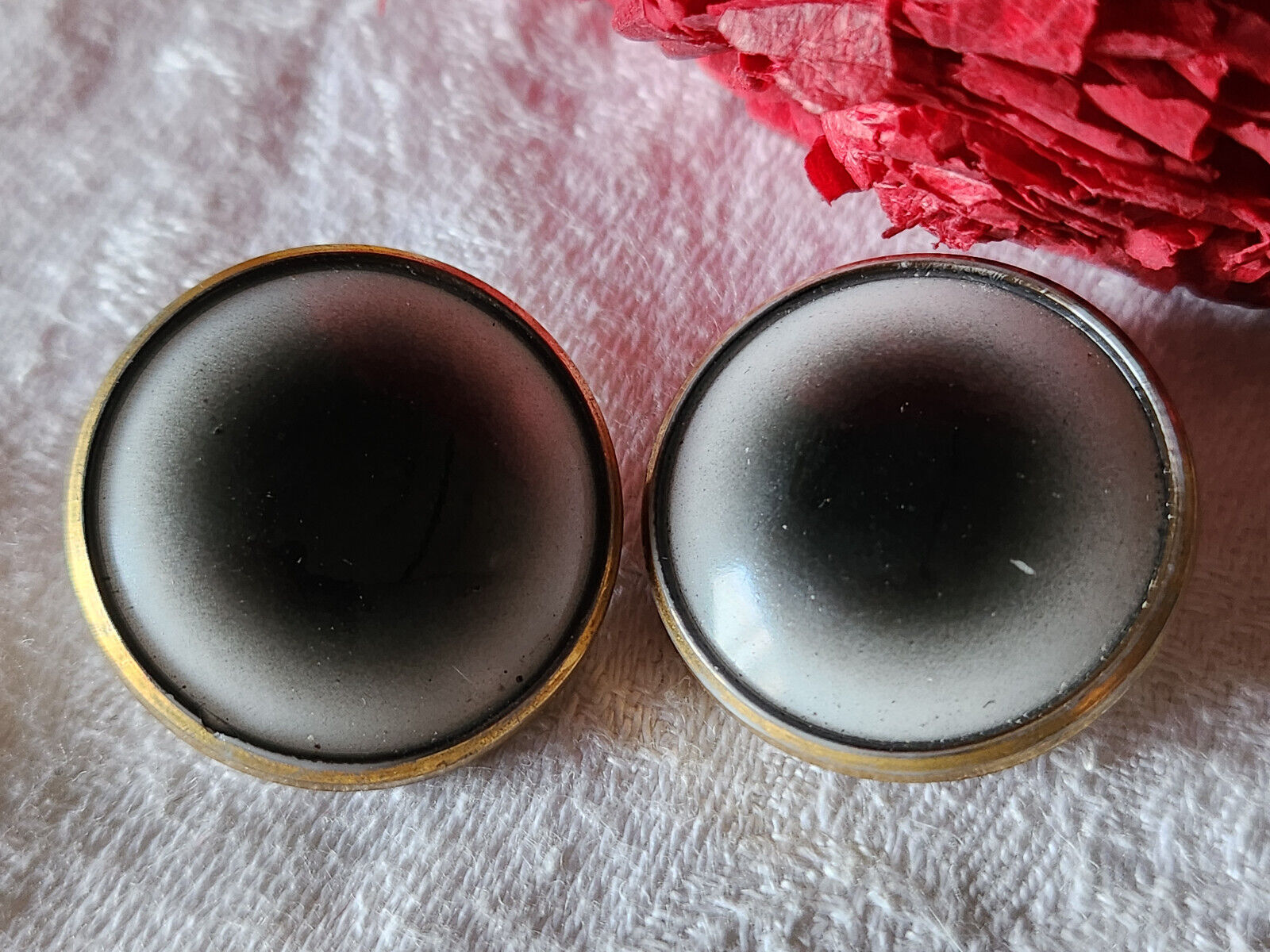 Duo gros boutons anciens en verre noir blanc doré 2,6 cm G8J