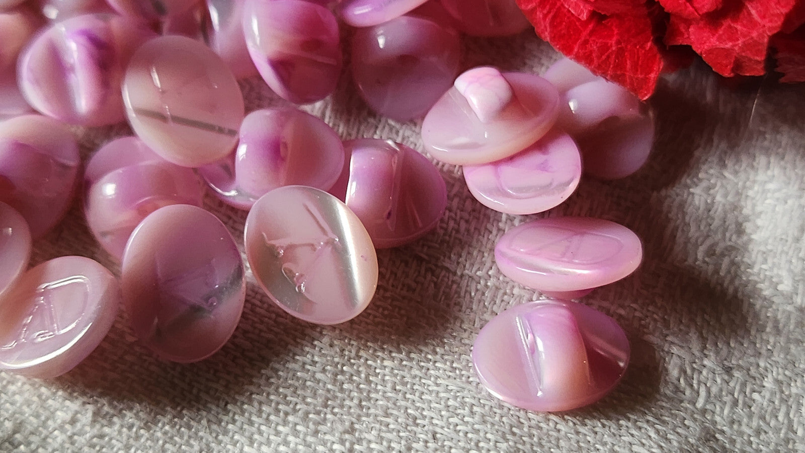 Lot 6 boutons vintage nacre violet 0,8 sur 1,1  Valentino Garavani ref 4583