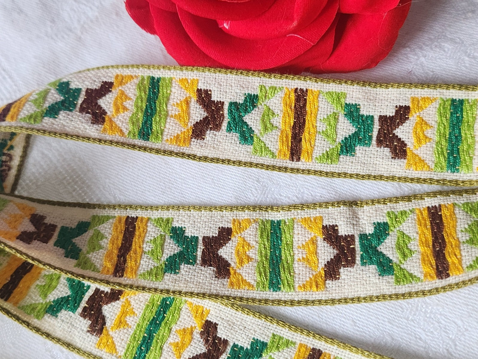Galon vintage tissé  jaune marron vert orange 2 métres sur 2,7 cm A2