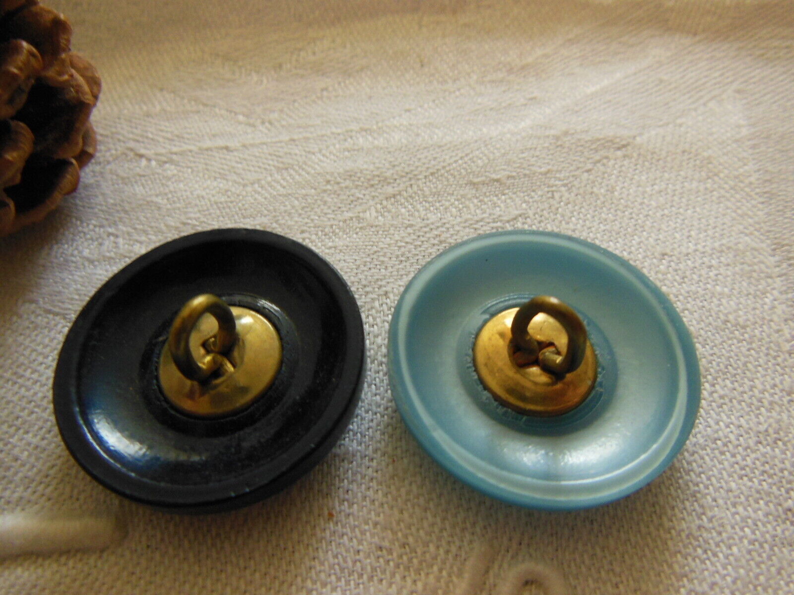 Duo boutons vintage à pied métal bleu deux tons diamètre 2,7 cm D11O