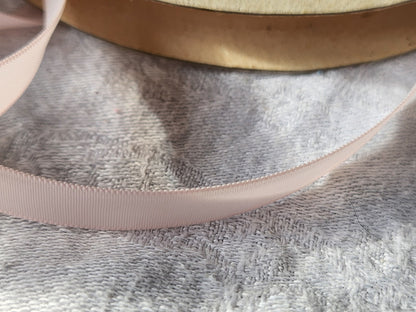 Ruban fin ancien nylon rose 10 mètres sur 1 cm modiste mercerie B5 n°15