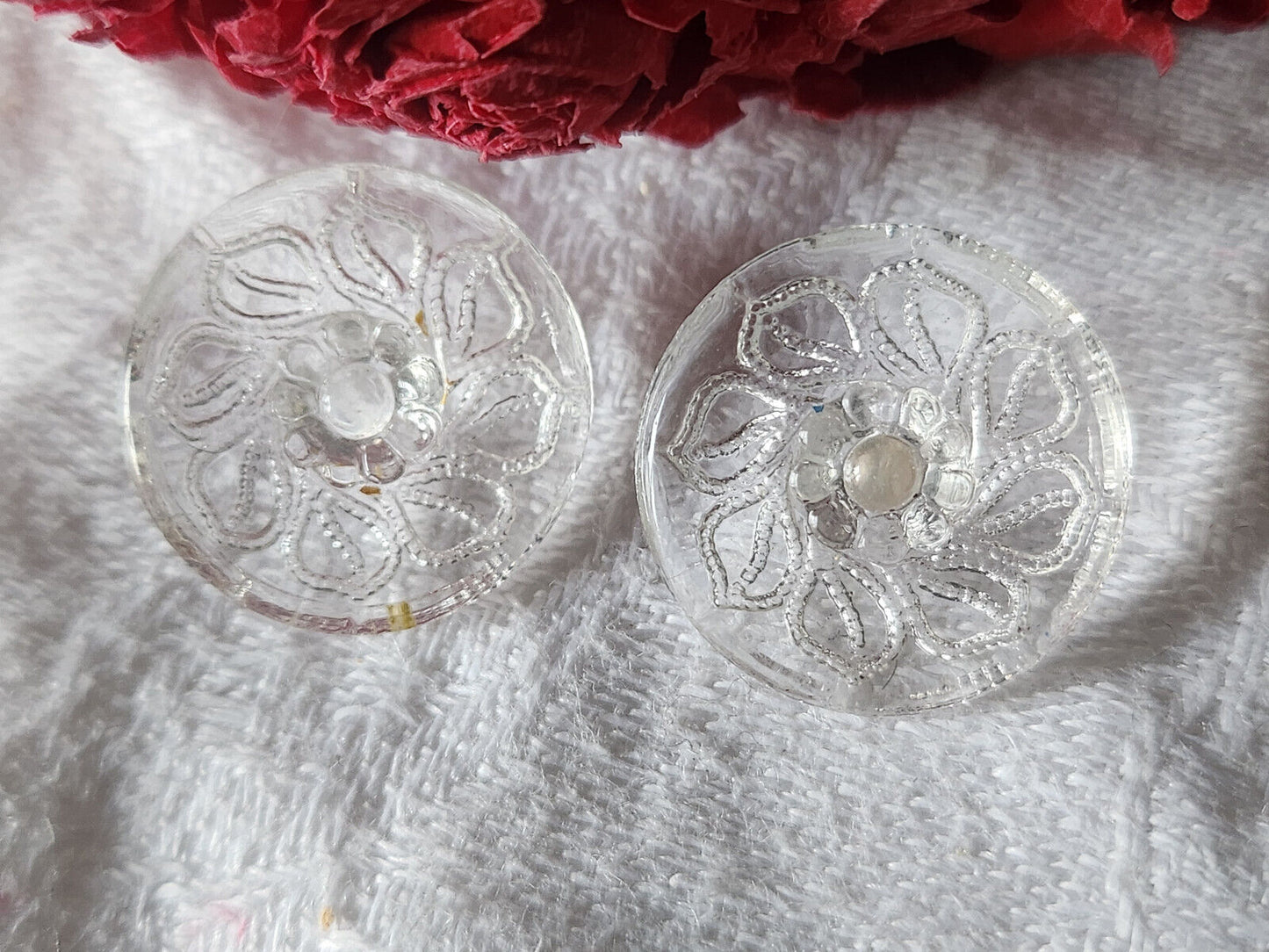 Duo boutons anciens en verre coeur fleur rehaussé 1,9 cm G15D