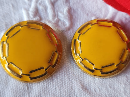 Duo gros boutons vintage en métal jaune trés leger 2,9 cm ref 3909