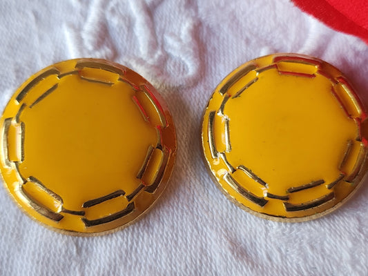 Duo gros boutons vintage en métal jaune trés leger 2,9 cm ref 3909