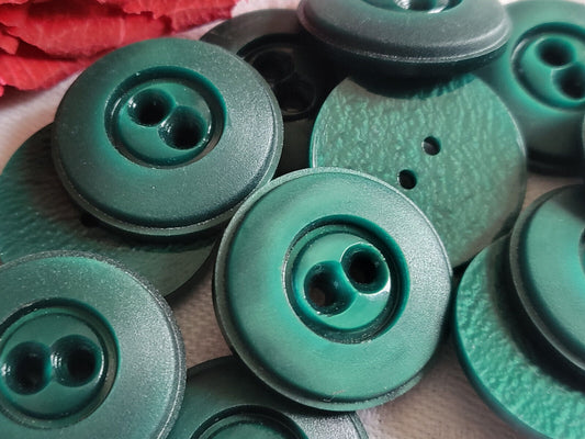Lot 6 boutons vintage vert sapin deux trous diamètre  2,2 cm ref 2844
