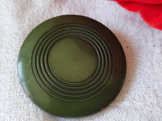 Grand bouton ancien année 50 vert pied laiton 3,1 cm strié D19K