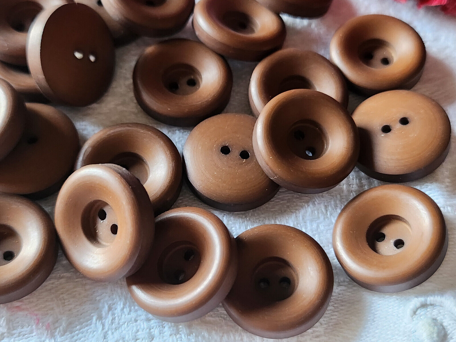 Lot 18 boutons vintage marron mat épais haut 1,7 cm ref 272