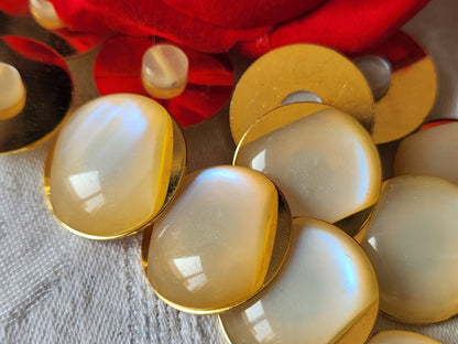 Lot 6 gros boutons vintage blanc reflet mordoré 2,5 cm ref 1220