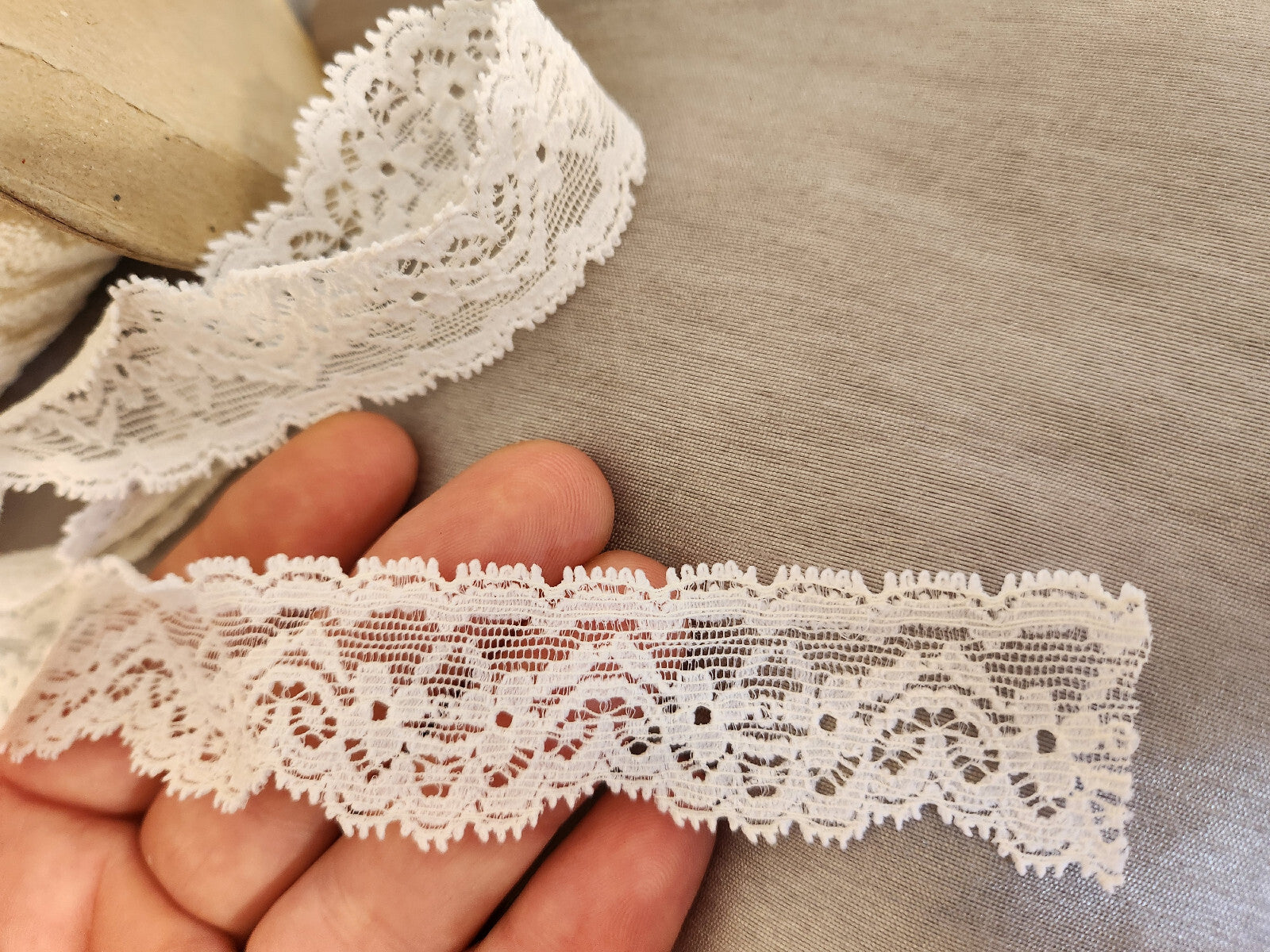 Dentelle vintage  large élastique 6 mètres sur 2,8 Cm A2