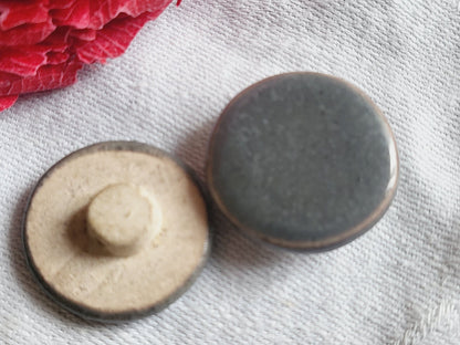 Duo boutons anciens céramique  vernissé vintage gris à pied 2,2 cm D14H