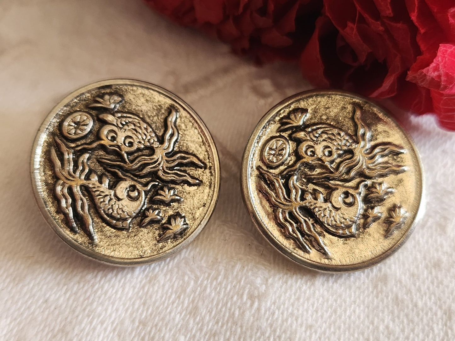 Duo anciens bouton ancien en métal motif poisson 2,2  cm D14P