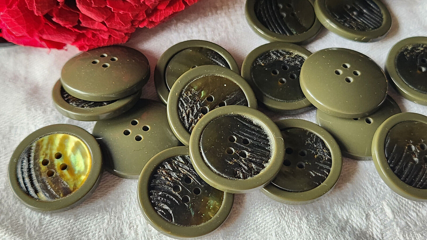 Lot 7  boutons vintage  vintage vert coeur imitation nacre trou  22 mm  ref 2551