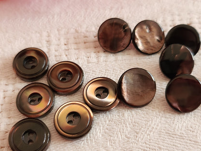 Lot 12 boutons anciens en nacre 2 series marron 1,1 cm 11 mm ref 6581
