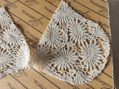 Ancienne partie de col ? en dentelle fleur superbe 23,5 cm B1-81